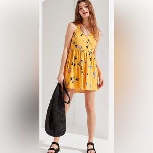 Urban Outfitters Pippa Halter‎ Mini Floral Dress Size Small Petite